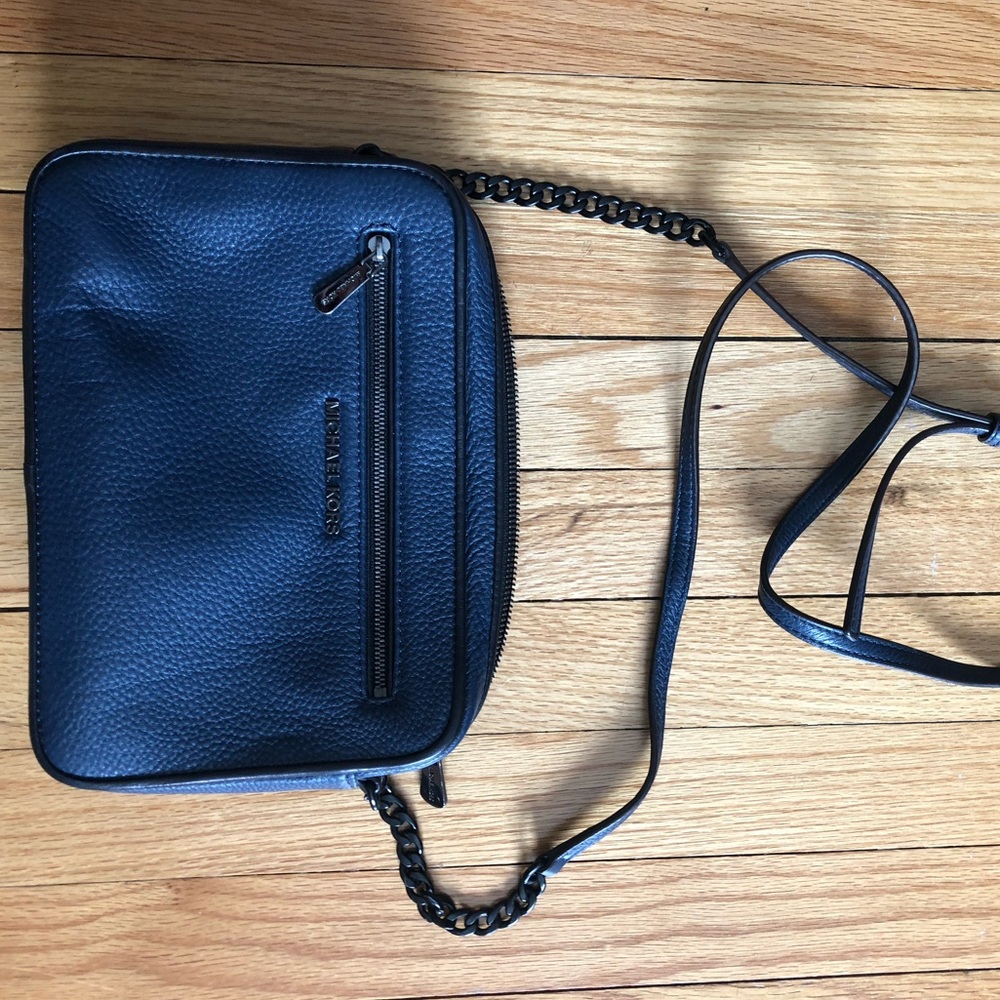MICHAEL KORS JET SET PURSE(practically BRAND NEW)